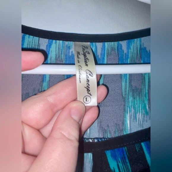 PerSeption Concept Abstract Top - Blue/Green/White/Black - Size Large - Picture 6 of 11
